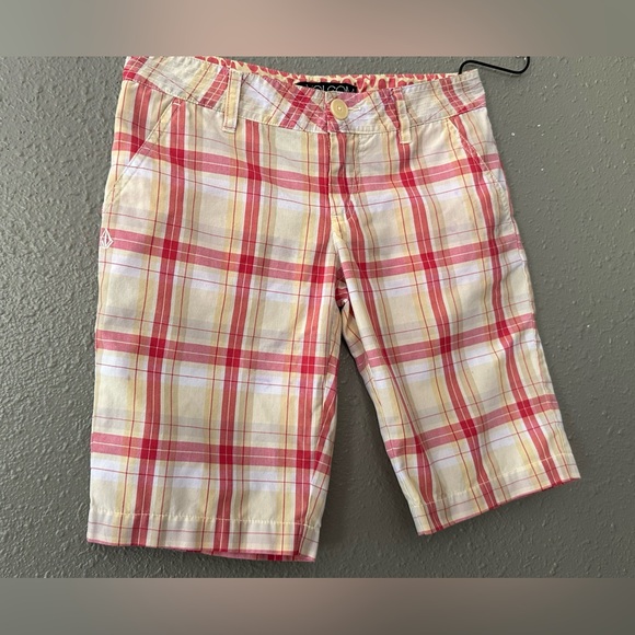 Women's Size 1 Volcom Pink and Yellow Plaid Bermuda Shorts - Picture 2 of 11